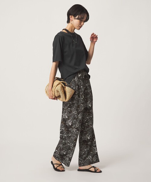 green label relaxing(グリーンレーベルリラクシング)の「デコルテスリット Tシャツ 吸水速乾(Tシャツ/カットソー・レディース・ブラック/ロイヤルブルー/オフホワイト/ダークブラウン・FREE)」の11枚目の写真