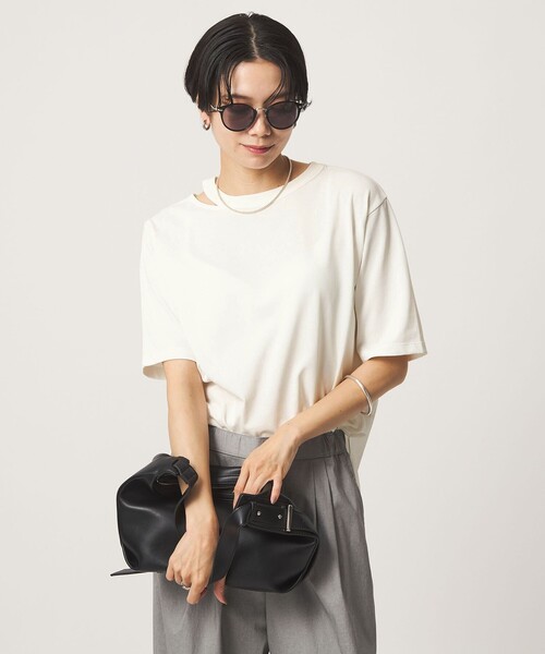 green label relaxing(グリーンレーベルリラクシング)の「デコルテスリット Tシャツ 吸水速乾(Tシャツ/カットソー・レディース・ブラック/ロイヤルブルー/オフホワイト/ダークブラウン・FREE)」の10枚目の写真