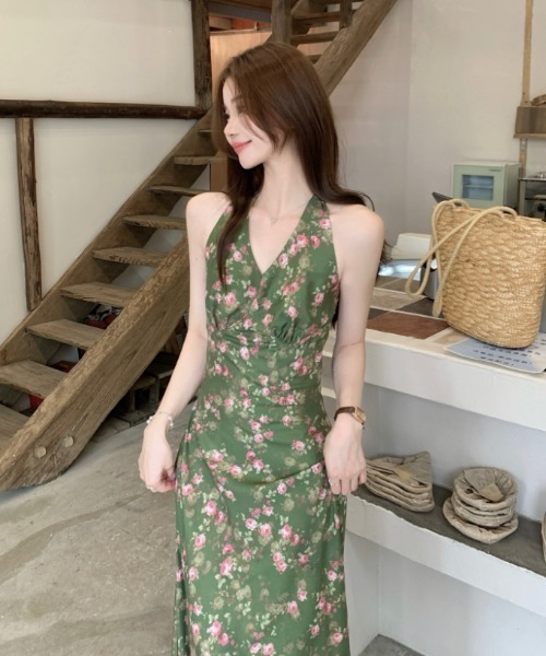 Aelina(エリナ)の「Vネック花柄ホルターネックワンピース(ワンピース・レディース・グリーン・FREE)」の2枚目の写真