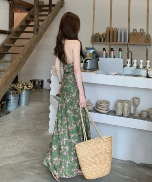 Aelina(エリナ)の「Vネック花柄ホルターネックワンピース(ワンピース・レディース・グリーン・FREE)」の5枚目の写真