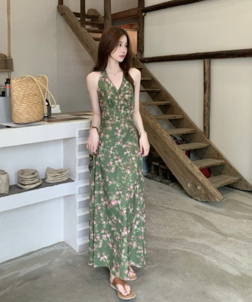 Aelina(エリナ)の「Vネック花柄ホルターネックワンピース(ワンピース・レディース・グリーン・FREE)」の7枚目の写真