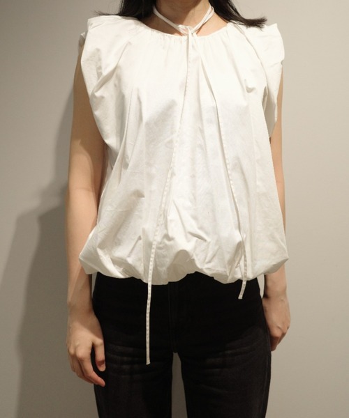CLANE(クラネ)の「CLANE BALLOON GATHER RIBBON TOPS(シャツ/ブラウス・レディース・ブラック/ホワイト/ライトブルー・1/2)」の1枚目の写真