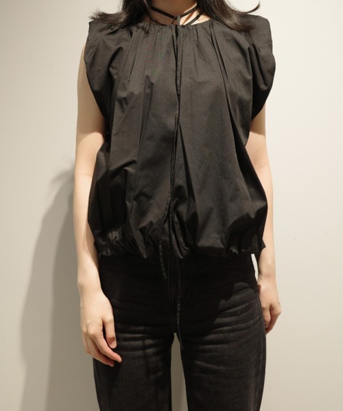CLANE(クラネ)の「CLANE BALLOON GATHER RIBBON TOPS(シャツ/ブラウス・レディース・ブラック/ホワイト/ライトブルー・1/2)」の2枚目の写真