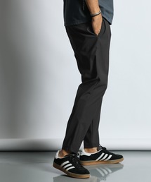 The DUFFER of ST.GEORGE（ザダファーオブセントジョージ）の「『WONDER SHAPE』Triporous:360°全方向高伸縮『ワンダーシェイプ』抗菌・消臭機能 スリムテーパードパンツ（スラックス）」
