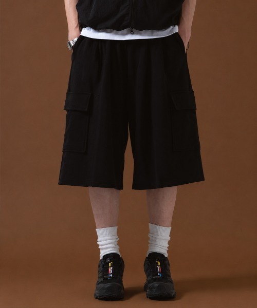 OXA(オグザ)の「ワイドシルエット スウェットカーゴショートパンツ ハーフパンツ OXA(その他パンツ・メンズ・グレー/ブラック・FREE)」の2枚目の写真