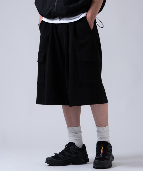OXA(オグザ)の「ワイドシルエット スウェットカーゴショートパンツ ハーフパンツ OXA(その他パンツ・メンズ・グレー/ブラック・FREE)」の3枚目の写真
