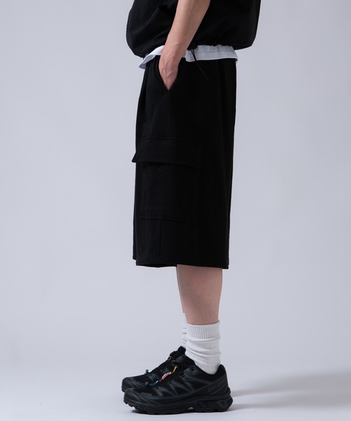 OXA(オグザ)の「ワイドシルエット スウェットカーゴショートパンツ ハーフパンツ OXA(その他パンツ・メンズ・グレー/ブラック・FREE)」の5枚目の写真
