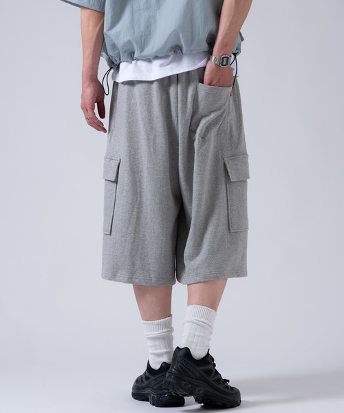 OXA(オグザ)の「ワイドシルエット スウェットカーゴショートパンツ ハーフパンツ OXA(その他パンツ・メンズ・グレー/ブラック・FREE)」の11枚目の写真