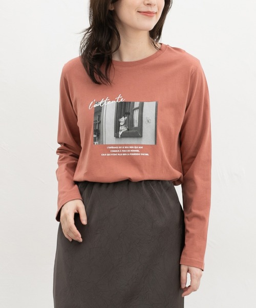Honeys(ハニーズ)の「フォトプリントTシャツ(Tシャツ/カットソー・レディース・オフホワイト/モカ/ブラック/ダークグリーン系1/ダークオレンジ・L/M/LL)」の5枚目の写真