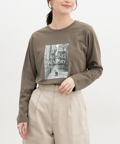 Honeys(ハニーズ)の「フォトプリントTシャツ(Tシャツ/カットソー・レディース・オフホワイト/モカ/ブラック/ダークグリーン系1/ダークオレンジ・L/M/LL)」の3枚目の写真