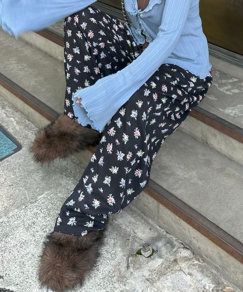 Alley Tokyo(アリートーキョー)の「花柄パジャマゆるパンツ(その他パンツ・レディース・ブラック/オフホワイト・FREE)」の3枚目の写真