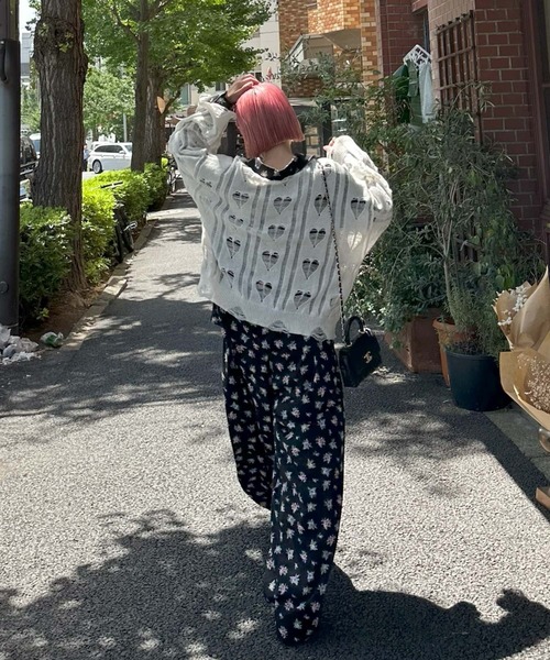 Alley Tokyo(アリートーキョー)の「花柄パジャマゆるパンツ(その他パンツ・レディース・ブラック/オフホワイト・FREE)」の8枚目の写真