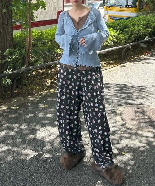 Alley Tokyo(アリートーキョー)の「花柄パジャマゆるパンツ(その他パンツ・レディース・ブラック/オフホワイト・FREE)」の6枚目の写真