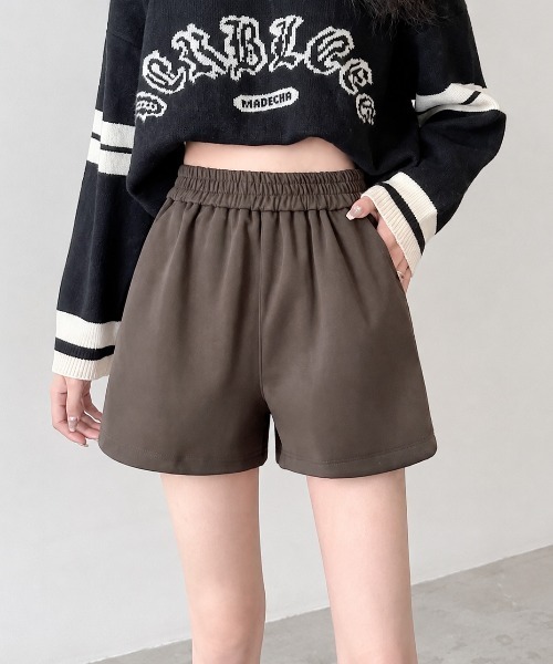 center i(センターアイ)の「ハイウエストタックショートパンツ 美脚見えフレアシルエット(その他パンツ・レディース・ブラウン/ブラック・MEDIUM/SMALL)」の3枚目の写真