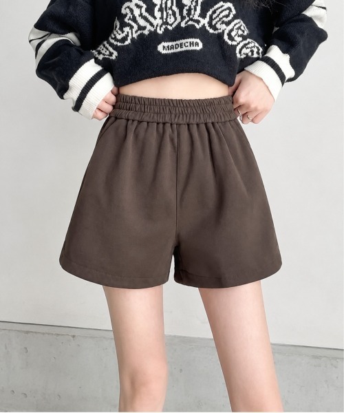 center i(センターアイ)の「ハイウエストタックショートパンツ 美脚見えフレアシルエット(その他パンツ・レディース・ブラウン/ブラック・MEDIUM/SMALL)」の5枚目の写真