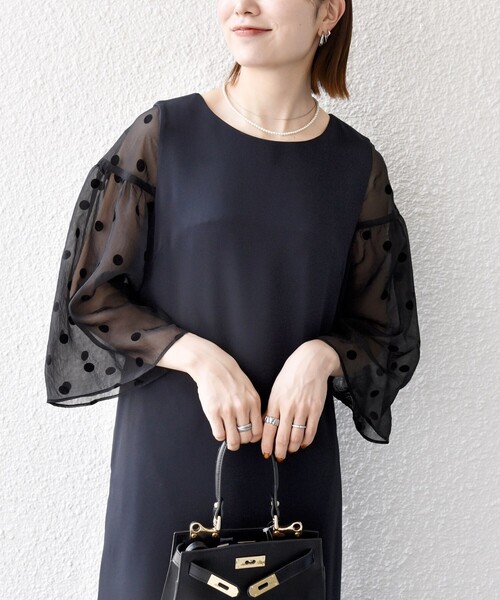 SHIPS any（シップス エニィ）の「〈手洗い可能〉シアー ドット コンビ ワンピース ［NAVY BLUE］（ワンピース・レディース・ネイビー/ベージュ・38/36）」の2枚目の写真