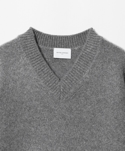 UNITED ARROWS(ユナイテッドアローズ)の「CA/W ハーフスリーブ Vネック ニット(ニット/セーター・レディース・レッド/グレー系/ネイビー・FREE)」の22枚目の写真
