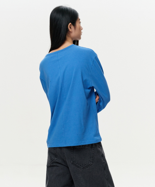 ERA(エラ)の「WOMEN ERA ヴィンテージコットン ロングスリーブT - ブルー(Tシャツ/カットソー・レディース・その他・SMALL/MEDIUM)」の3枚目の写真