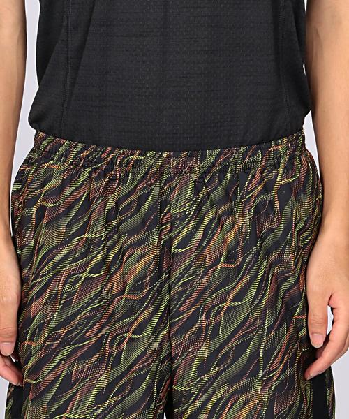 NIKE(ナイキ)の「NIKE(ナイキ) FLEX 7インチフリーダムプリンテッドショート◇(その他パンツ・メンズ・ブラック/イエロー・SMALL/X-LARGE/LARGE/MEDIUM)」の4枚目の写真