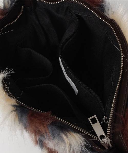 MOUSSY（マウジー）の「MIX COLOR FUR CLUTCH（ショルダーバッグ・レディース・グレー系その他/マルチ・FREE）」の6枚目の写真