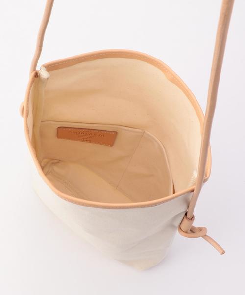 amiacalva（アミアカルヴァ）の「AMIACALVA: SHIPS別注 キャンバス サコッシュ(ショルダーバッグ)（ショルダーバッグ・メンズ・ブラック/ホワイト・ONE SIZE）」の6枚目の写真