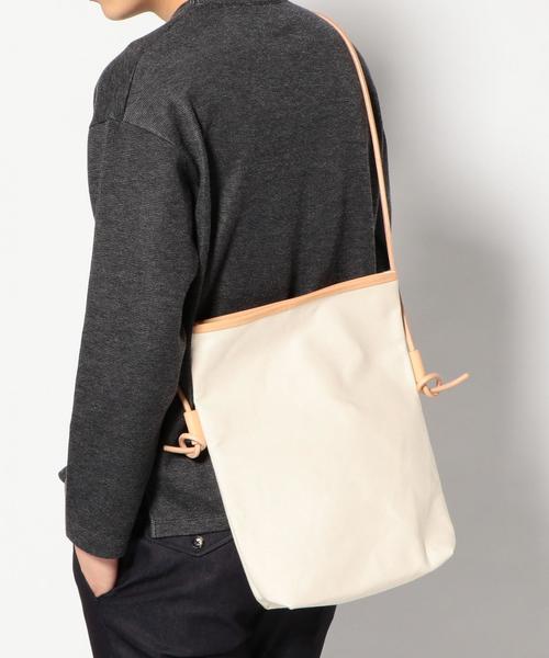 amiacalva（アミアカルヴァ）の「AMIACALVA: SHIPS別注 キャンバス サコッシュ(ショルダーバッグ)（ショルダーバッグ・メンズ・ブラック/ホワイト・ONE SIZE）」の7枚目の写真