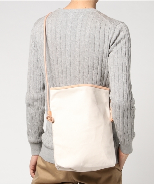 amiacalva（アミアカルヴァ）の「AMIACALVA: SHIPS別注 キャンバス サコッシュ(ショルダーバッグ)（ショルダーバッグ・メンズ・ブラック/ホワイト・ONE SIZE）」の13枚目の写真