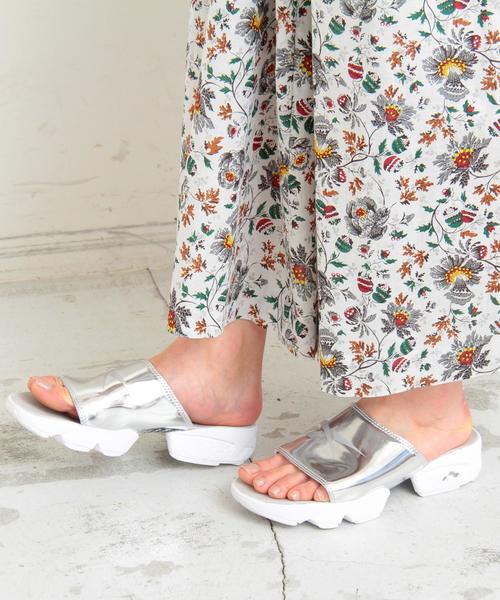 Reebok（リーボック）の「【国内Exclusive】＜Reebok（リーボック）＞∴FURY SLIDE EX フューリースライダーサンダル ◆（サンダル・レディース・ゴールド/シルバー・25.0cm/26.0cm/23.0cm/24.0cm）」の2枚目の写真