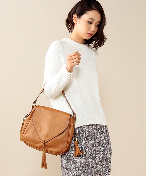 ROSE BUD(ローズバッド)の「(ROSE BUD)2wayタッセル付本革ハンドバッグ(ショルダーバッグ・レディース・ブラック/キャメル/グリーン/ワインレッド/ベージュ系その他・ONE SIZE/FREE)」の3枚目の写真