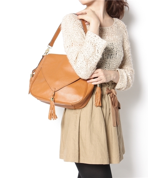 ROSE BUD(ローズバッド)の「(ROSE BUD)2wayタッセル付本革ハンドバッグ(ショルダーバッグ・レディース・ブラック/キャメル/グリーン/ワインレッド/ベージュ系その他・ONE SIZE/FREE)」の12枚目の写真