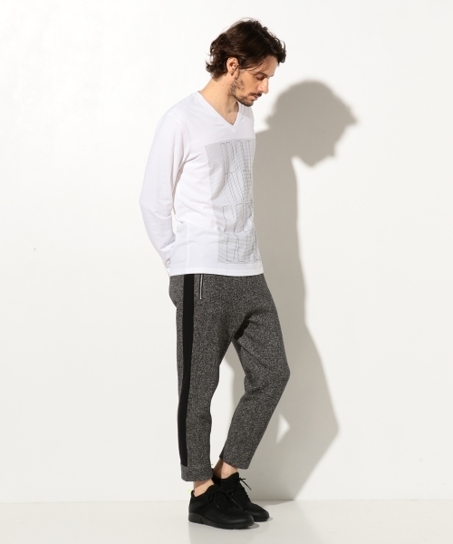 ARMANI EXCHANGE(アルマーニエクスチェンジ)の「【AXアルマーニ エクスチェンジ】サイドライン ジョガーパンツ(その他パンツ・メンズ・グレー・MEDIUM/LARGE/X-SMALL/SMALL/X-LARGE)」の2枚目の写真