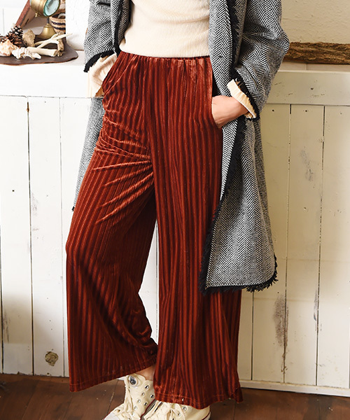 Luz Llena(ラズレナ)の「プリーツ風ベロアワイドパンツ(その他パンツ・レディース・ブラック/カーキ/オレンジ・MEDIUM)」の1枚目の写真