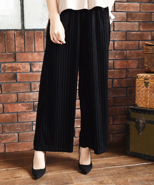 Luz Llena(ラズレナ)の「プリーツ風ベロアワイドパンツ(その他パンツ・レディース・ブラック/カーキ/オレンジ・MEDIUM)」の2枚目の写真