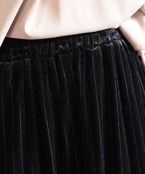 Luz Llena(ラズレナ)の「プリーツ風ベロアワイドパンツ(その他パンツ・レディース・ブラック/カーキ/オレンジ・MEDIUM)」の4枚目の写真