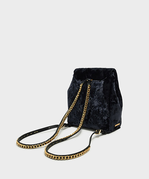 CHARLES & KEITH（チャールズ & キース）の「テクスチャードショルダーバッグ/TEXTURED SHOULDER BAG（ショルダーバッグ・レディース・ブラック/バーガンディー・M）」の5枚目の写真