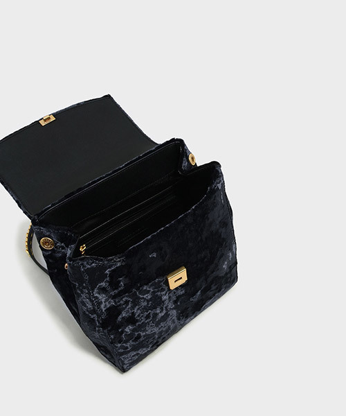 CHARLES & KEITH（チャールズ & キース）の「テクスチャードショルダーバッグ/TEXTURED SHOULDER BAG（ショルダーバッグ・レディース・ブラック/バーガンディー・M）」の6枚目の写真