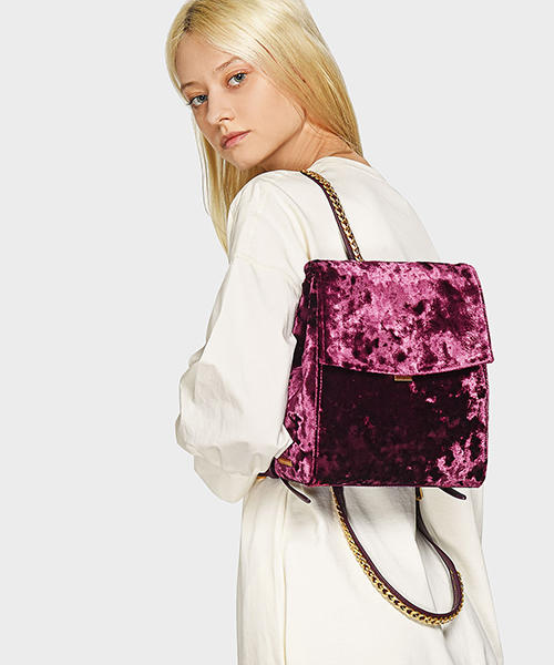 CHARLES & KEITH（チャールズ & キース）の「テクスチャードショルダーバッグ/TEXTURED SHOULDER BAG（ショルダーバッグ・レディース・ブラック/バーガンディー・M）」の8枚目の写真