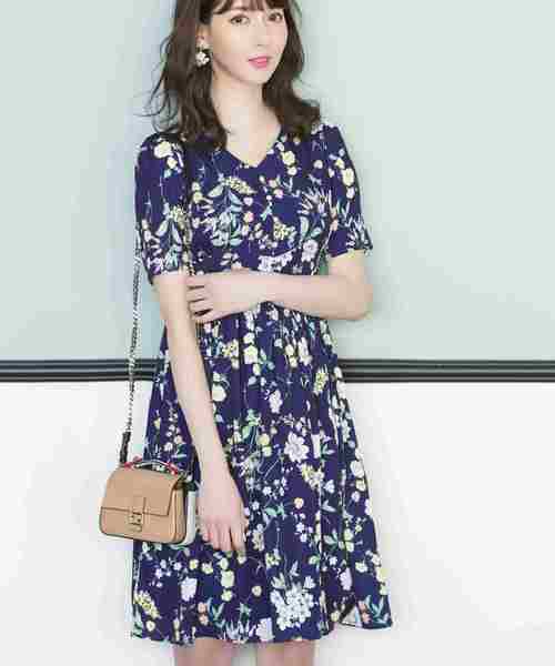 Tocco Closet トッコ クローゼット の パールボタンつきフローラルフラワーワンピース ワンピース Wear