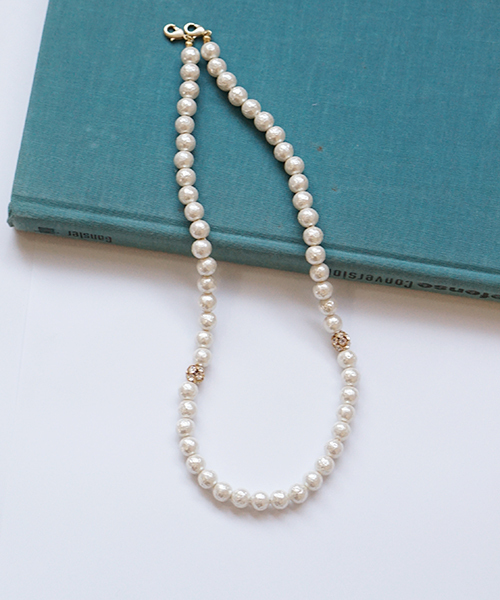 laboratory work（ラボラトリーワーク）の「ダブルパール 　ネックレス　【結婚式】（ネックレス・レディース・アイボリー/オフホワイト・フリー/MEDIUM）」の5枚目の写真