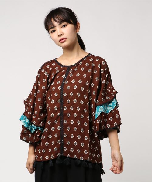 チャイハネ（チャイハネ）の「【チャイハネ】木版風プリントフレアスリーブブラウス（シャツ/ブラウス・レディース・ネイビー/ブラウン/マスタード・FREE）」の2枚目の写真