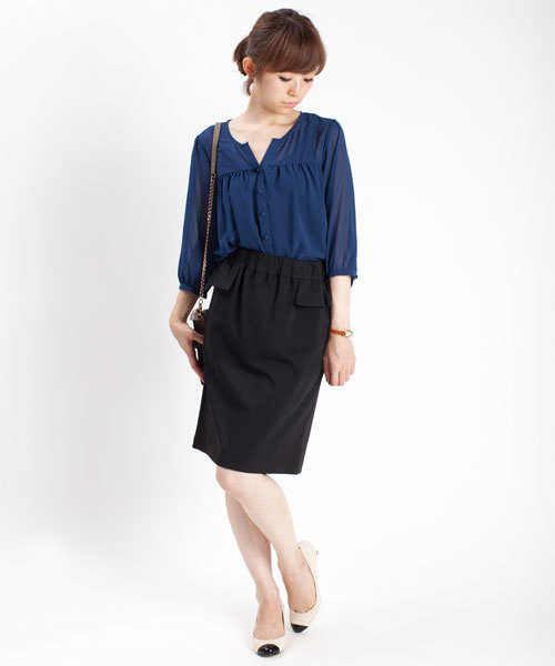 NANO universe（ナノユニバース）の「ペプラムフリルペンシルスカート（スカート・レディース・モカ/ブルー/ブラック/チャコール・FREE）」の6枚目の写真