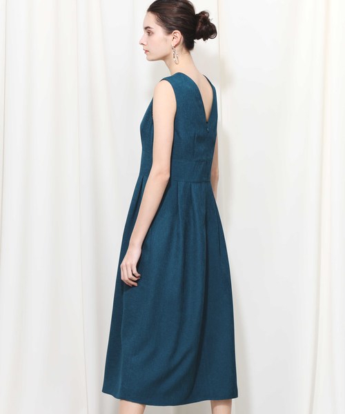 STUDIOUS（ステュディオス）の「【STUDIOUS】リネンライク カシュクールワンピース（ジャンパースカート・レディース・ブラック/ベージュ/エメラルド・1/0）」の4枚目の写真