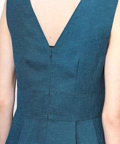 STUDIOUS（ステュディオス）の「【STUDIOUS】リネンライク カシュクールワンピース（ジャンパースカート・レディース・ブラック/ベージュ/エメラルド・1/0）」の6枚目の写真