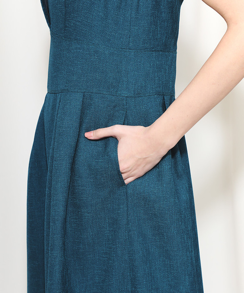 STUDIOUS（ステュディオス）の「【STUDIOUS】リネンライク カシュクールワンピース（ジャンパースカート・レディース・ブラック/ベージュ/エメラルド・1/0）」の7枚目の写真