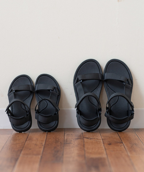 menue（メヌエ）の「シンプル ベルクロ スポーツサンダル（サンダル・レディース・ブラック/カーキ/ホワイト系その他/ピンクベージュ・23.0cm/24.0cm/25.0cm/26.0cm/27.0cm/22.0cm/18.0cm/19.0cm/20.0cm/21.0cm）」の3枚目の写真