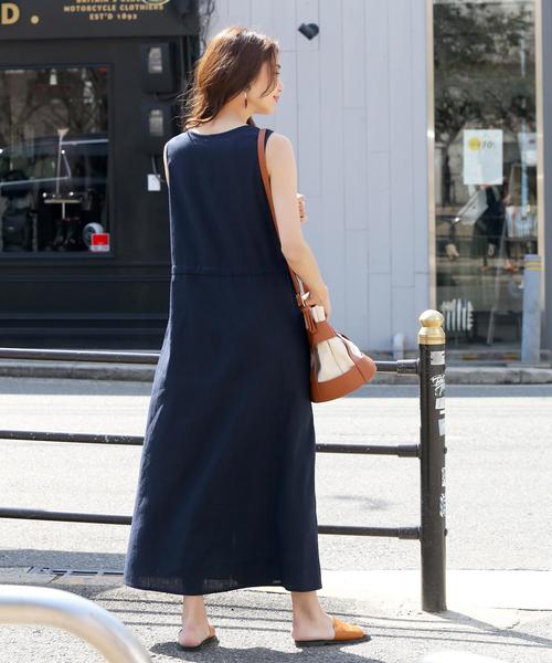 Doula Doula（ドゥーラドゥーラ）の「麻 ウエストリボンワンピース（ワンピース・レディース・ブラック/ブルー系その他/ベージュ系その他/ホワイト系その他/ブラック系その他/オフホワイト/ネイビー/ベージュ/グレー/カーキ/グリーン系その他/グレー系その他・FREE）」の21枚目の写真