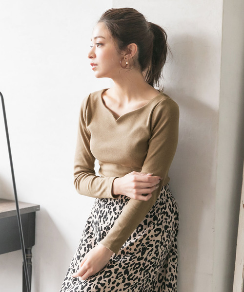 Newlyme（ニューリーミー）の「ハートネックリブトップス（Tシャツ/カットソー・レディース・ホワイト/ブラック/グレー/ピンク/ブルー/モカ/ラベンダー/グリーン系その他・MEDIUM/LARGE）」の4枚目の写真