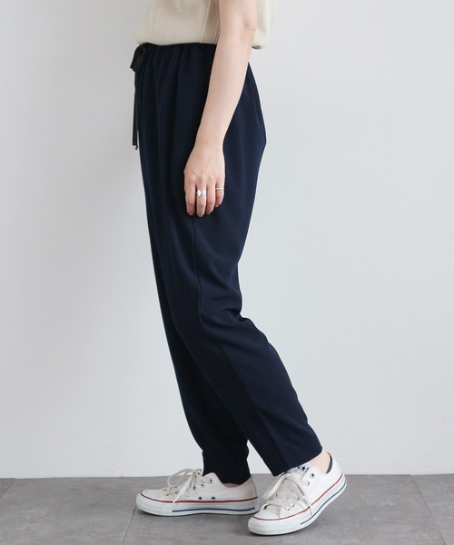 AMERICAN HOLIC（アメリカンホリック）の「とろみジョーゼットテーパードパンツ　〇＊（その他パンツ・レディース・ネイビー/キャメル/ブラック・MEDIUM/LARGE/L/M）」の6枚目の写真