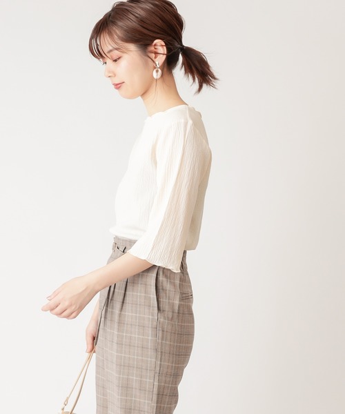 natural couture(ナチュラルクチュール)の「【WEB限定カラー有り】ぽこぽこ素材6分袖トップス(Tシャツ/カットソー・レディース・ブラック/ブラウン/オフホワイト/グリーン/ラベンダー/ピンクベージュ・FREE)」の7枚目の写真