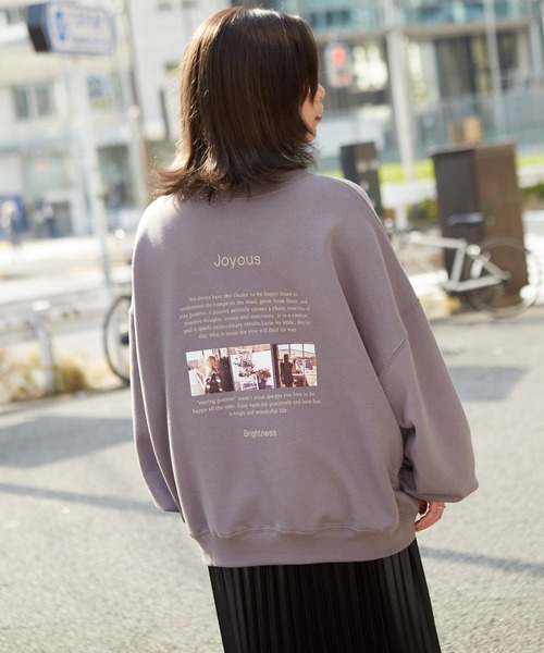 SpRay(スプレイ)の「裏起毛転写スウェット(スウェット・レディース・ブラウン/アイボリー/ラベンダー/スミクロ/グレイッシュベージュ・FREE)」の2枚目の写真